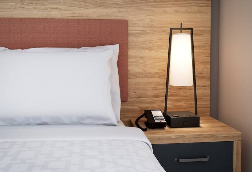 هتل Candlewood Suites Stafford