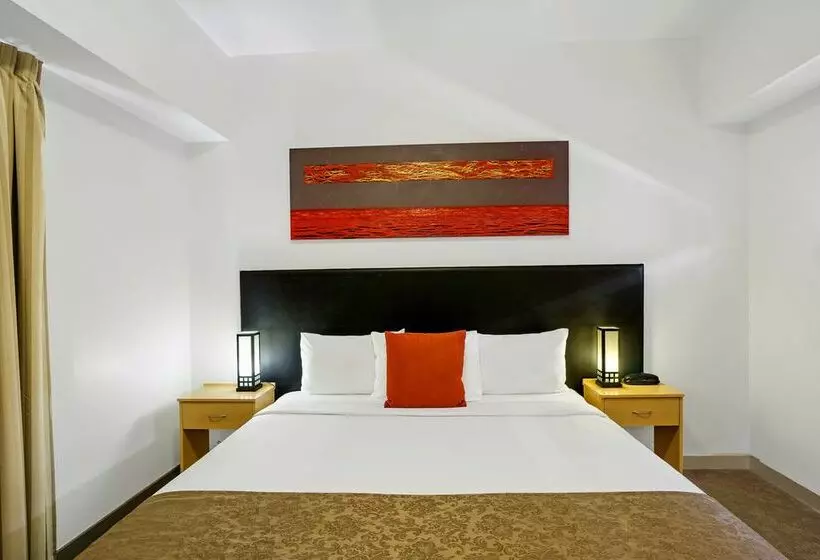 Отель Toowong Inn & Suites