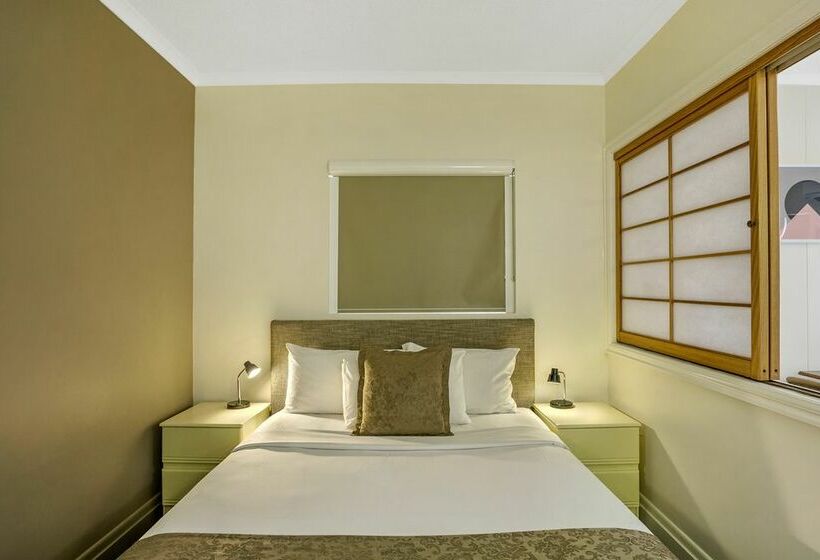 Отель Toowong Inn & Suites