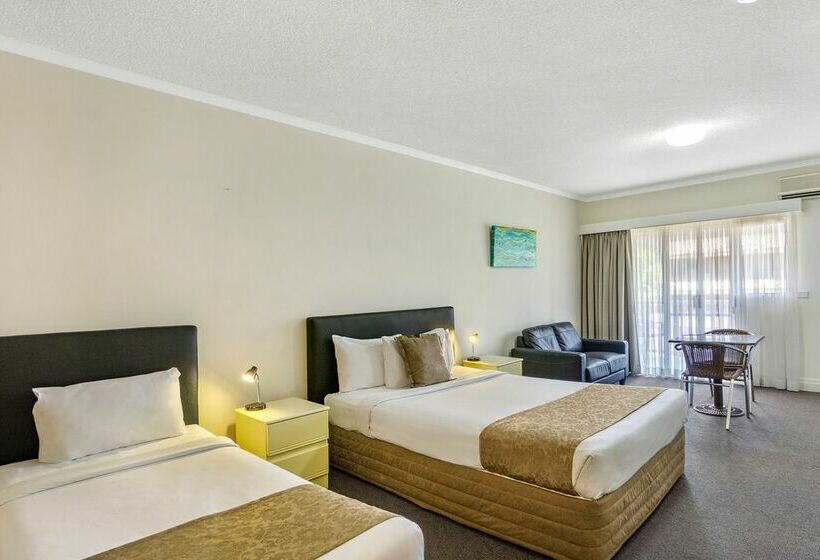 Отель Toowong Inn & Suites