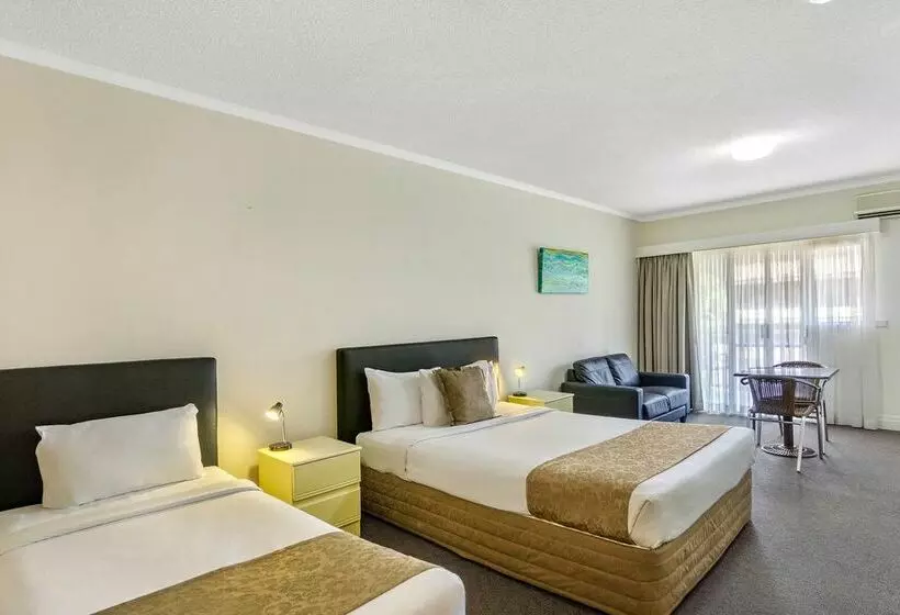 Отель Toowong Inn & Suites