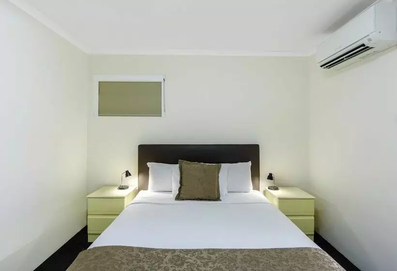 Отель Toowong Inn & Suites