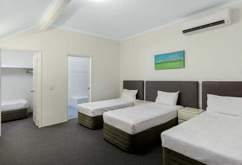 Отель Toowong Inn & Suites