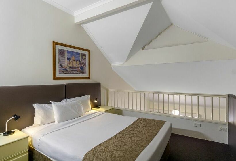 Отель Toowong Inn & Suites