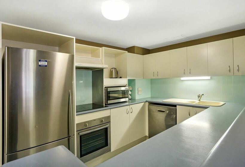 Отель Toowong Inn & Suites