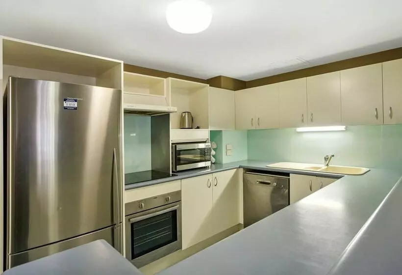 Отель Toowong Inn & Suites