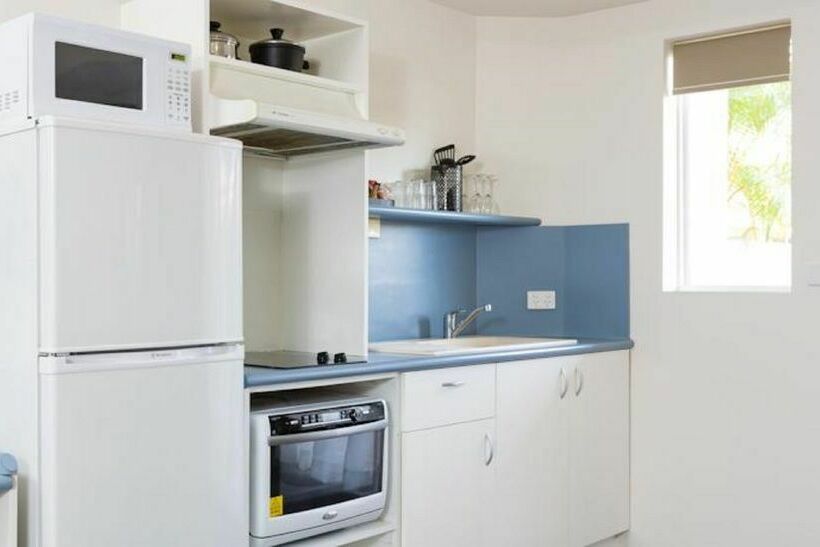 Отель Toowong Inn & Suites