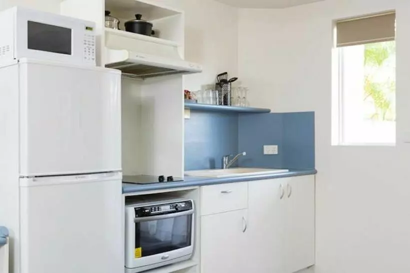 Отель Toowong Inn & Suites