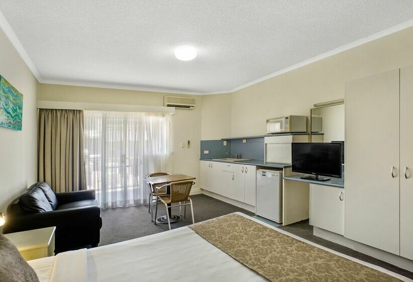 Отель Toowong Inn & Suites