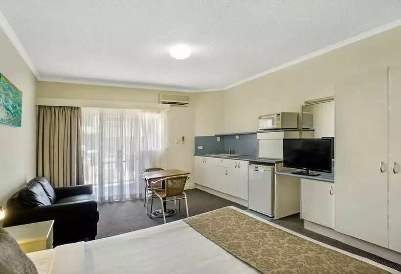 Отель Toowong Inn & Suites