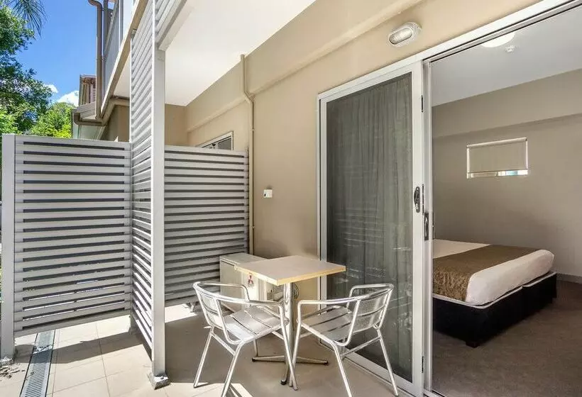 Отель Toowong Inn & Suites