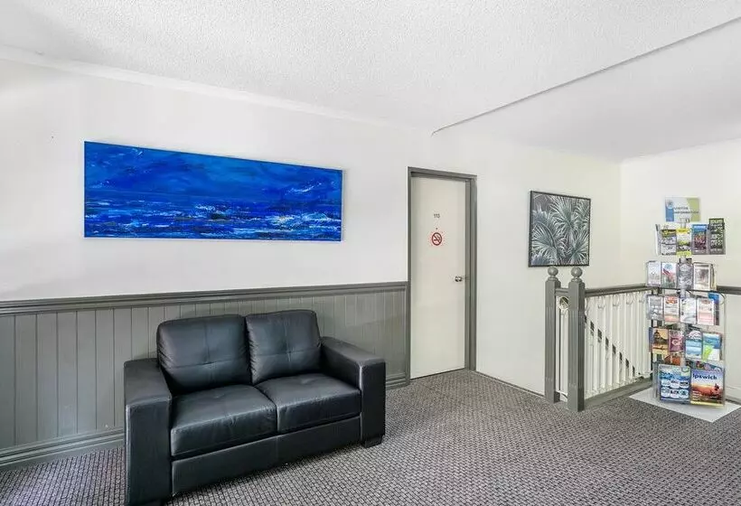 Отель Toowong Inn & Suites