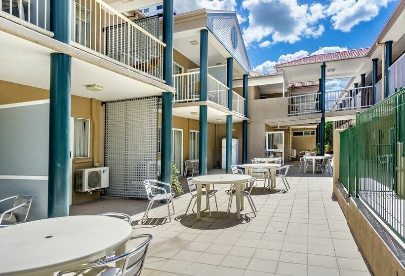 Отель Toowong Inn & Suites