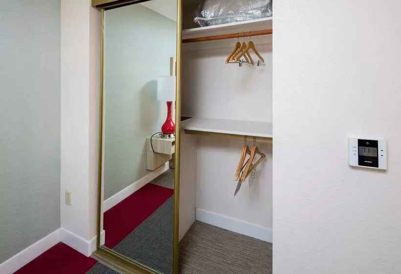 فندق Hampton Inn San Francisco Airport