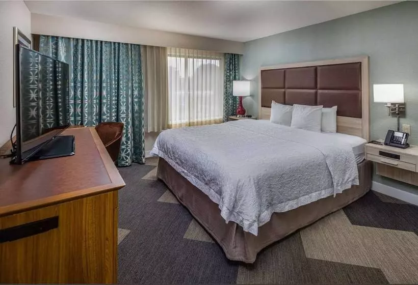 فندق Hampton Inn San Francisco Airport