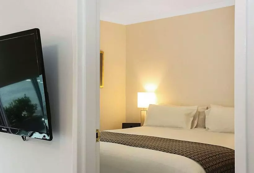 ホテル Quality Inn & Suites The Menzies