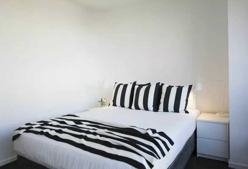 Отель Ultiqa Little Collins