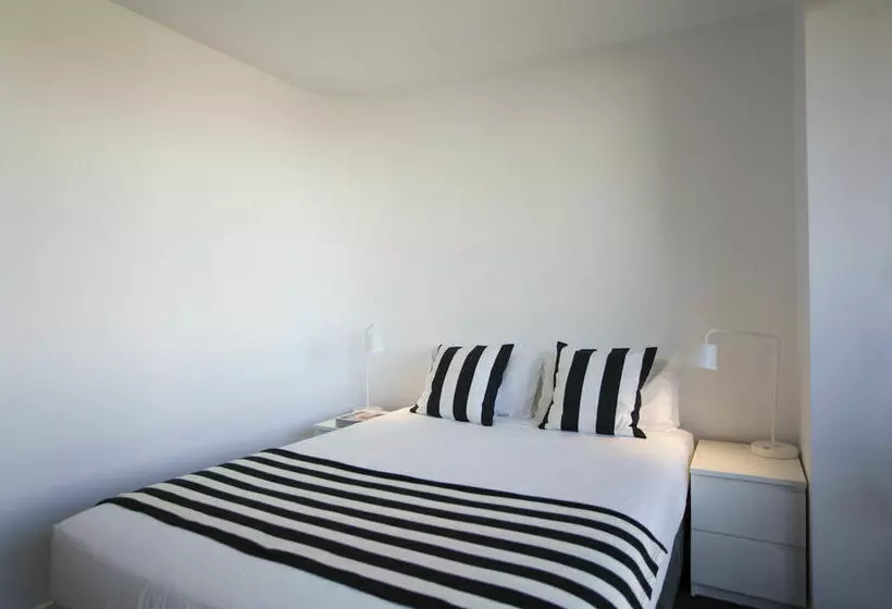 Отель Ultiqa Little Collins