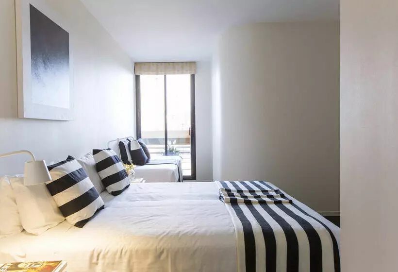 Отель Ultiqa Little Collins