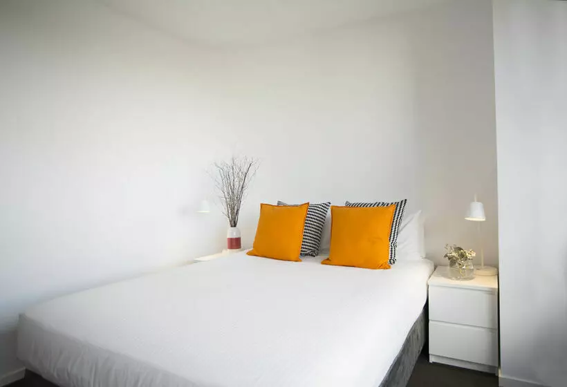 Отель Ultiqa Little Collins