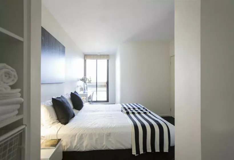 Отель Ultiqa Little Collins