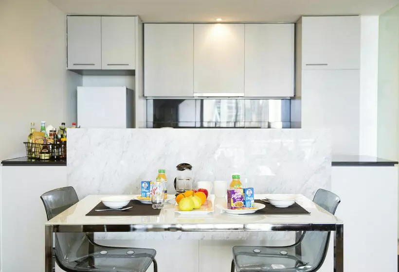 Отель Ultiqa Little Collins