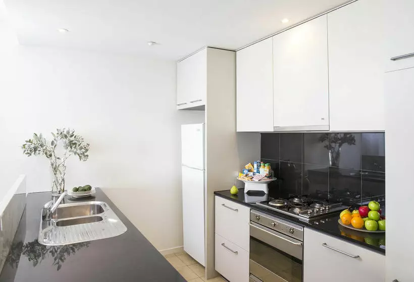 Отель Ultiqa Little Collins