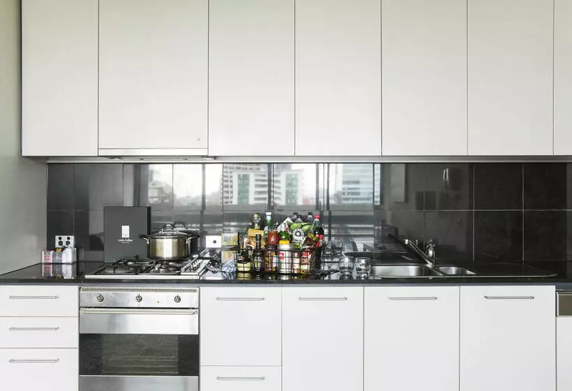 Отель Ultiqa Little Collins