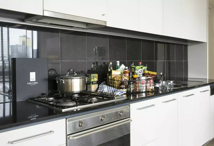 Отель Ultiqa Little Collins