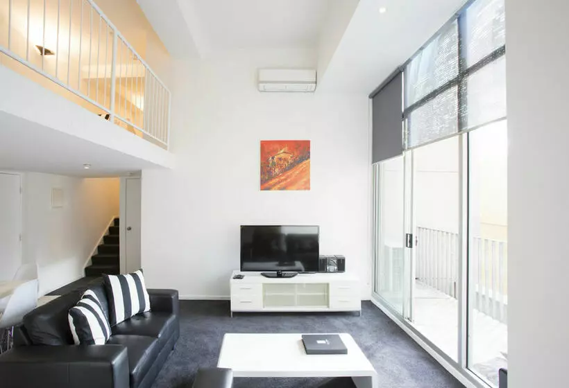 Отель Ultiqa Little Collins