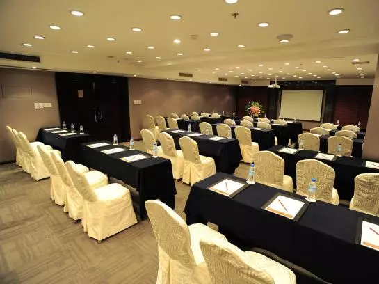 酒店 Ramada Plaza Guiyang