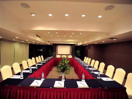 酒店 Ramada Plaza Guiyang