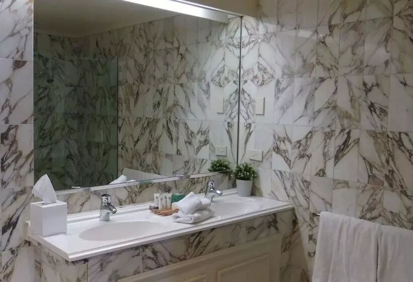 هتل Richmond On Rundle Mall