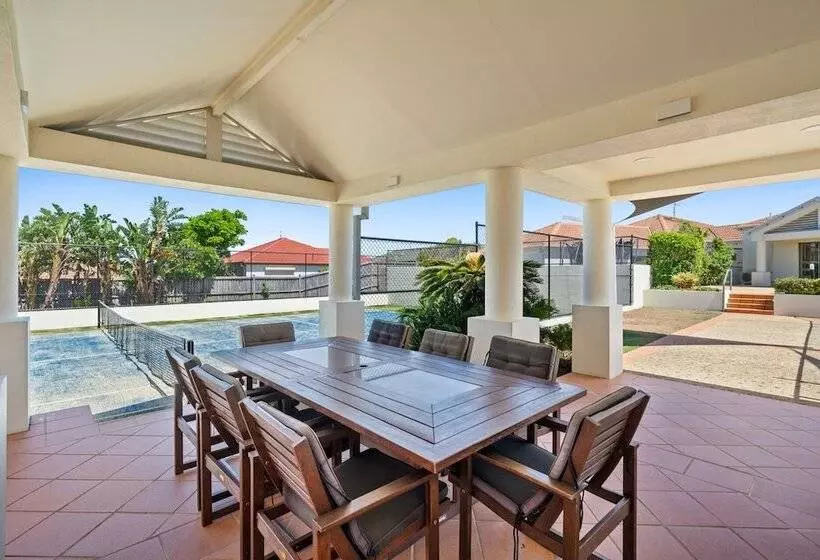 ホテル The Cove Yamba