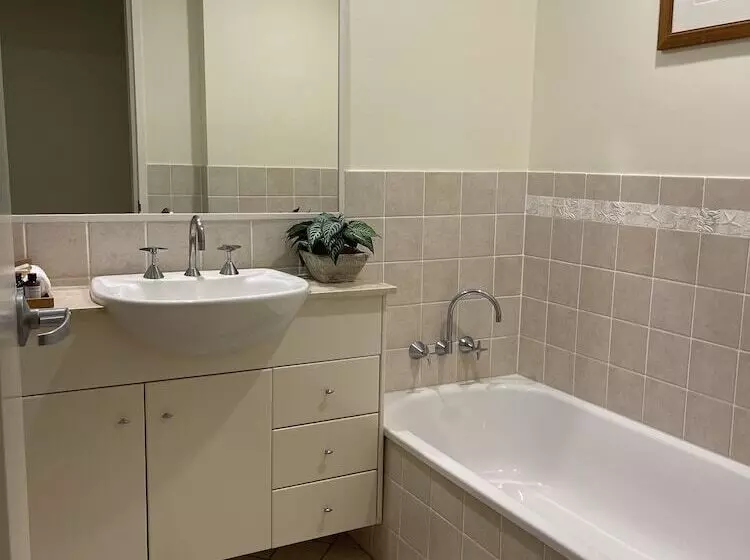 ホテル The Cove Yamba