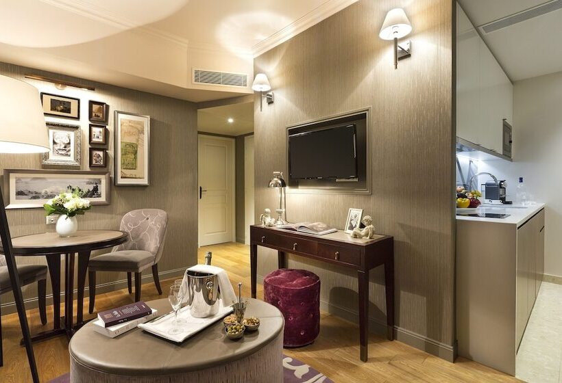 La Clef Louvre Paris By The Crest Collection