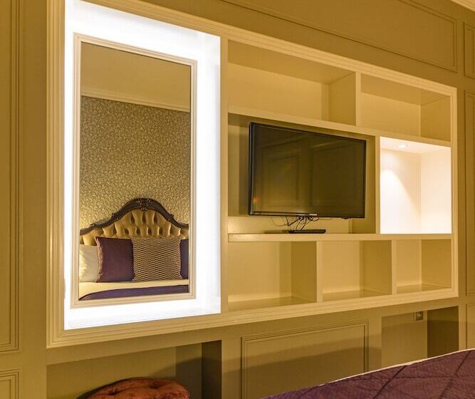 La Clef Louvre Paris By The Crest Collection