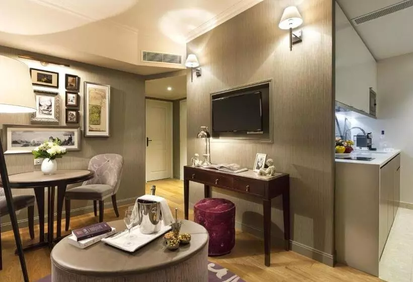 La Clef Louvre Paris By The Crest Collection