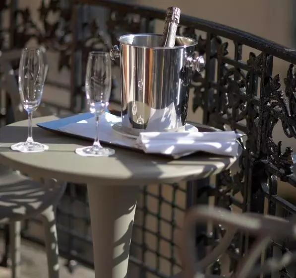 La Clef Louvre Paris By The Crest Collection