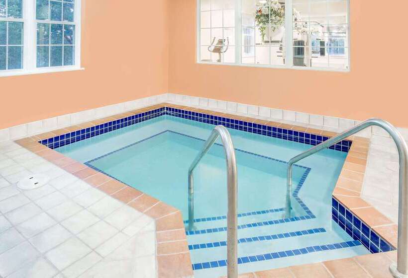 Microtel Inn & Suites By Wyndham Fond Du Lac