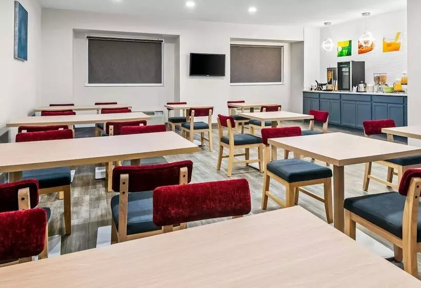 Microtel Inn & Suites By Wyndham Ft. Worth North/at Fossil