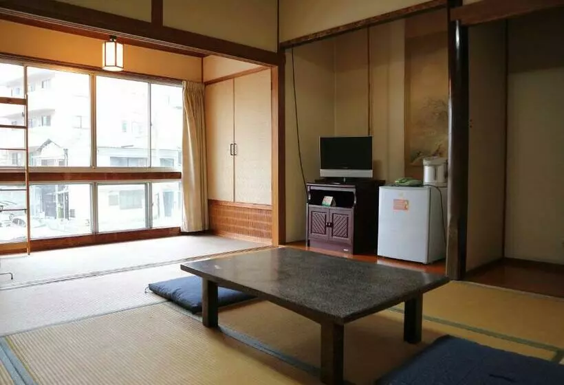 Hotelli Kimatsu Ryokan