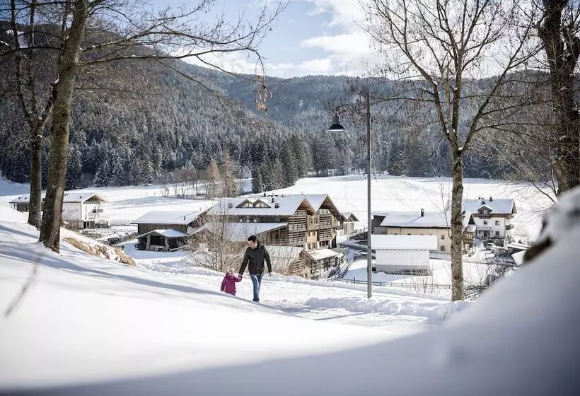 Hotelli Post Alpina Family Chalets Dolomites