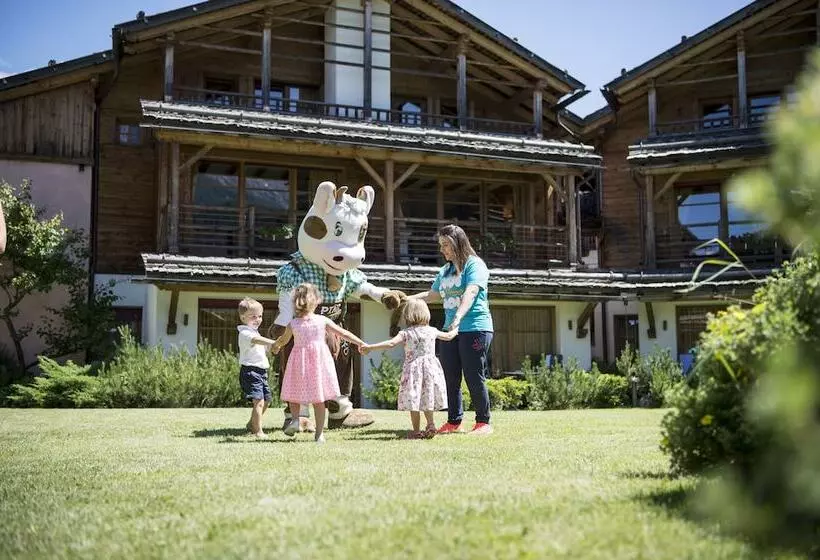 Hotelli Post Alpina Family Chalets Dolomites