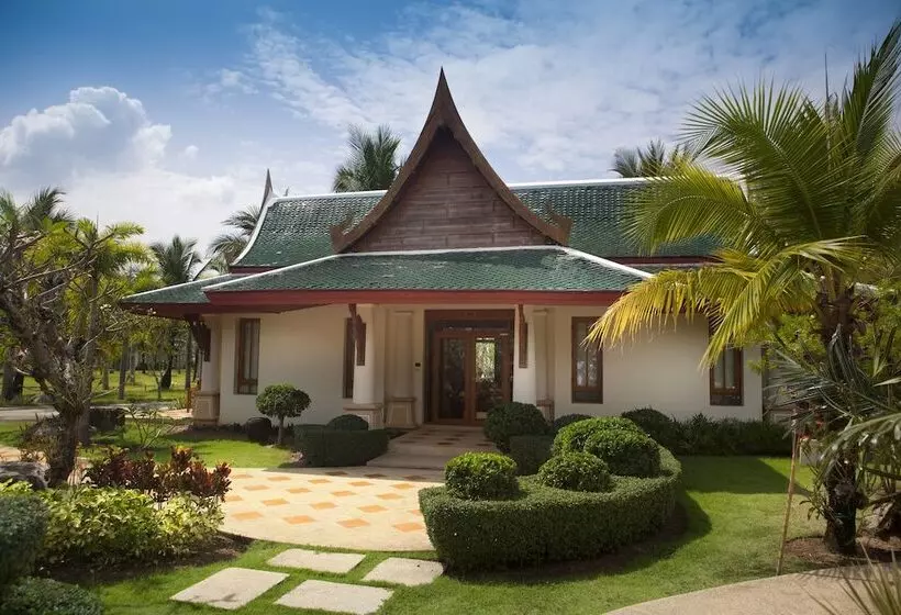 Отель Miracle Island Resort