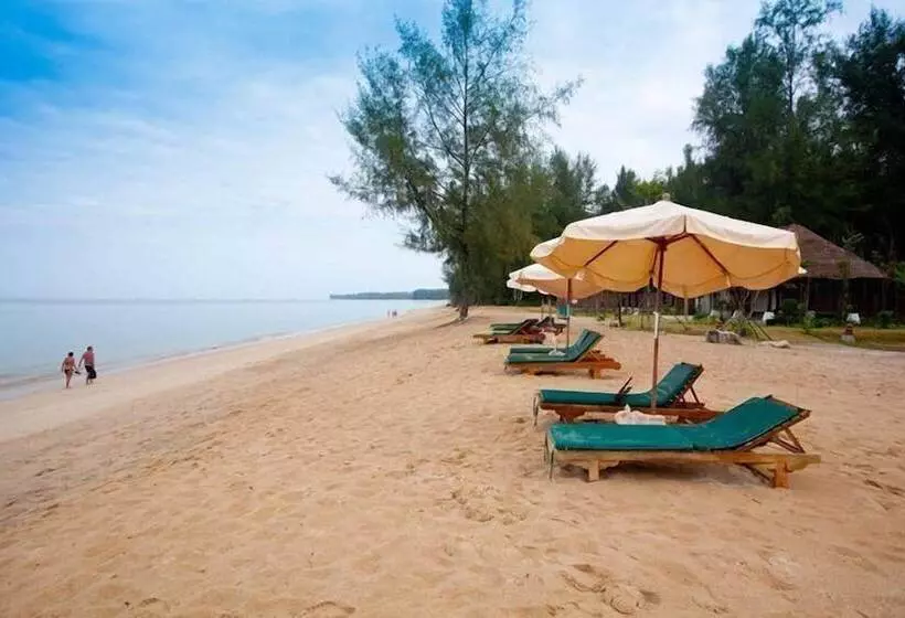 Отель Miracle Island Resort