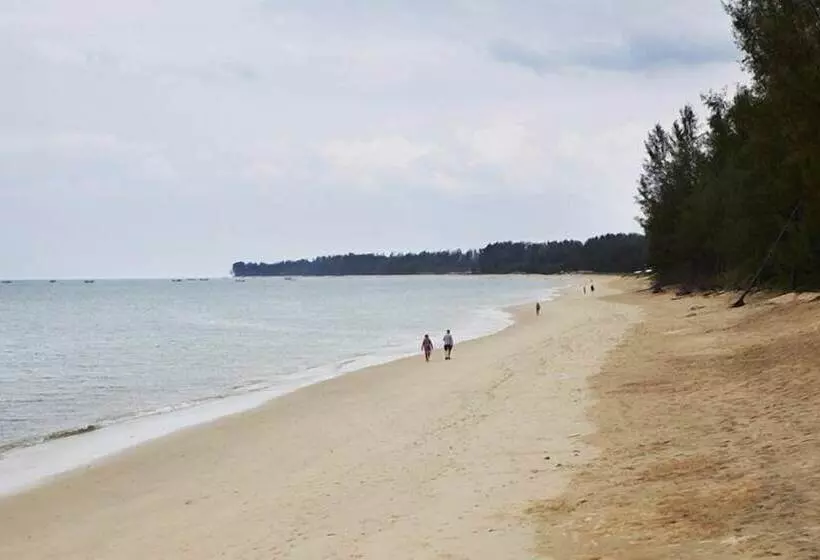 Отель Miracle Island Resort