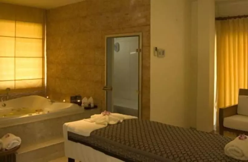 Отель Miracle Island Resort