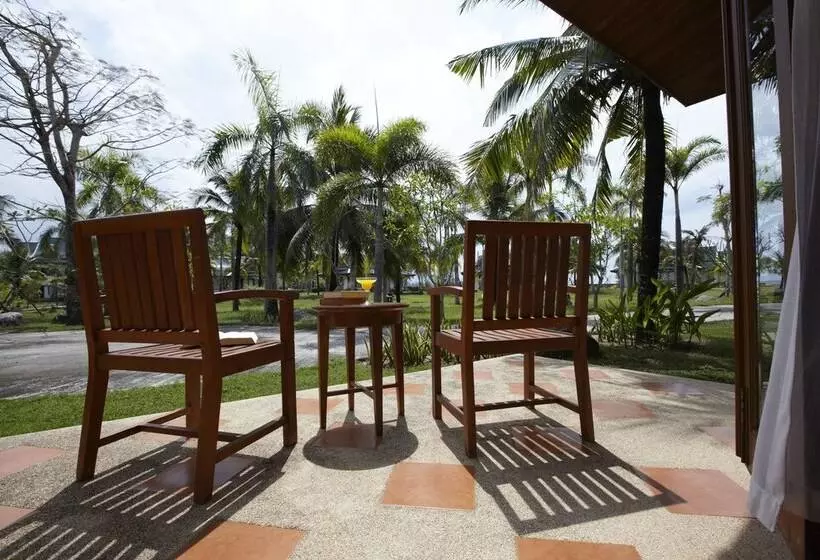 Отель Miracle Island Resort