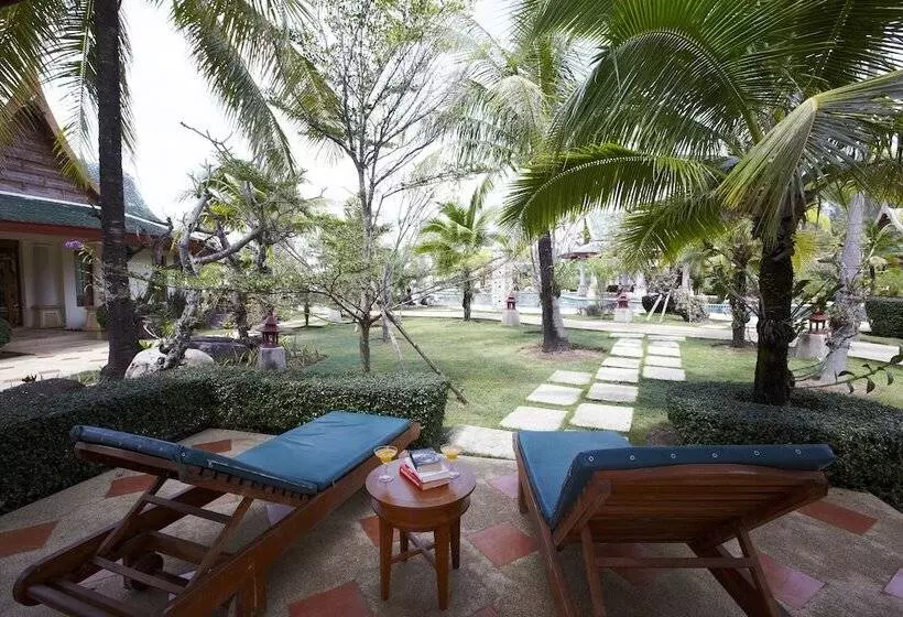 Отель Miracle Island Resort